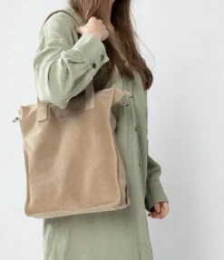 Manfield - Beige Suède Shopper 9 Manfield - Beige Suède Shopper -Liora Luxe Winkel 1035x1200 2