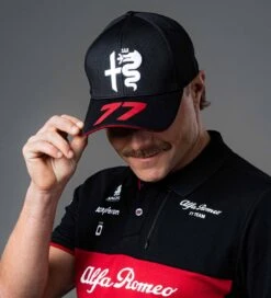 Valterie Bottas Driver Cap 2023 - Alfa Romeo Cap -F1 2023 - Formule 1 - -Liora Luxe Winkel 1090x1200 1