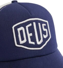 Deus Ex Machina DEUS Thinker Trucker Cap - Blue -Liora Luxe Winkel 1111x1200 2
