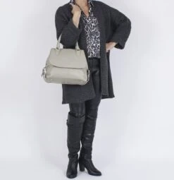 SALE BELUCIA Civenna Dames Handtas - Schoudertas Kalfsleer Lichtgrijs -Liora Luxe Winkel 1161x1200