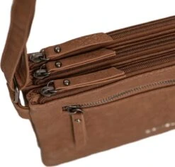 Daniel Ray Schoudertas Landerdale Cognac -Liora Luxe Winkel 1200x1146