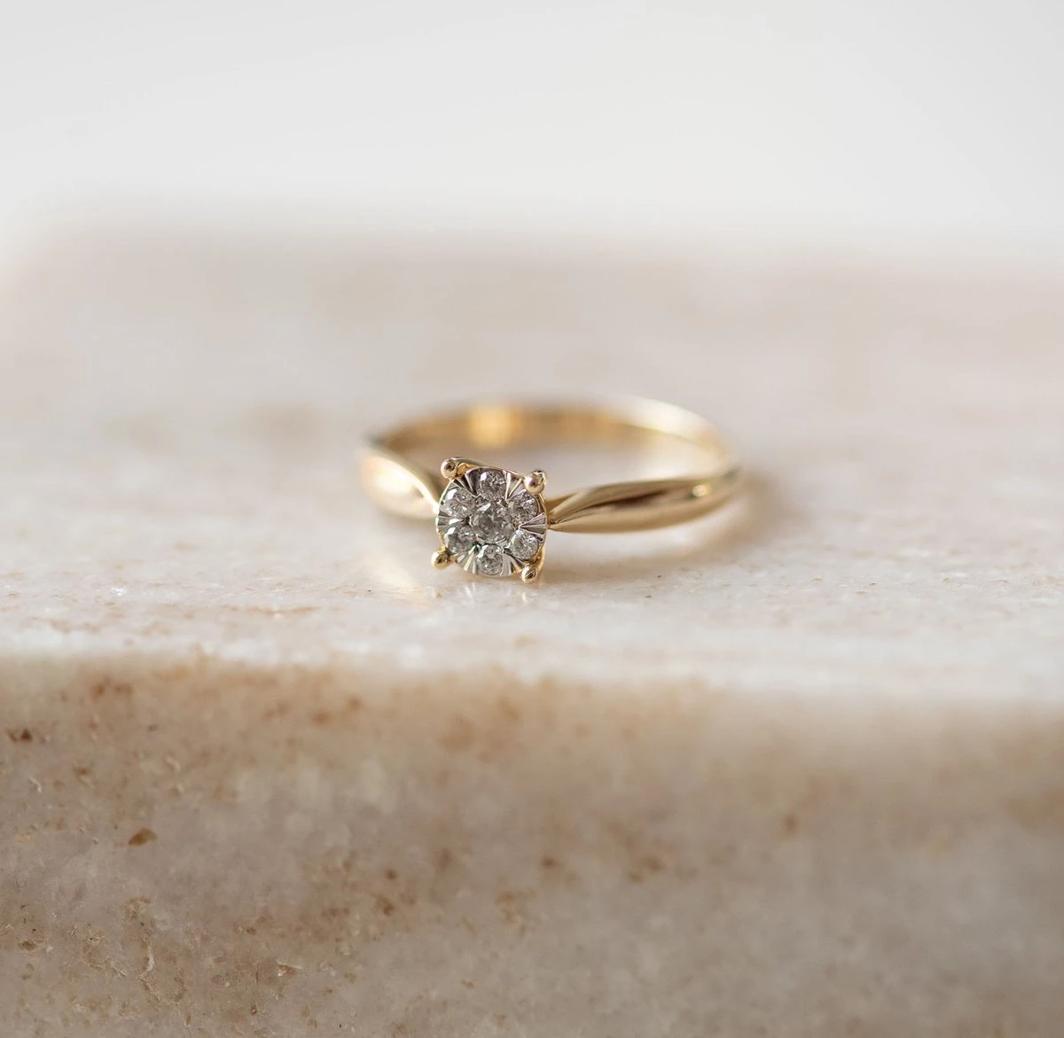 Isabel Bernard De La Paix Hanaé 14 Karaat Gouden Ring | Diamant 0.14 Ct | - Goudkleurig 6 Isabel Bernard De La Paix Hanaé 14 Karaat Gouden Ring | Diamant 0.14 Ct | - Goudkleurig - Afbeelding 4