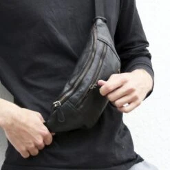 Roberto Romana Heuptas - BOLOGNA - Zwart - Echt Leer - 29x12x5cm - JU-48204 9 Roberto Romana Heuptas - BOLOGNA - Zwart - Echt Leer - 29x12x5cm - JU-48204 -Liora Luxe Winkel 1200x1200 156