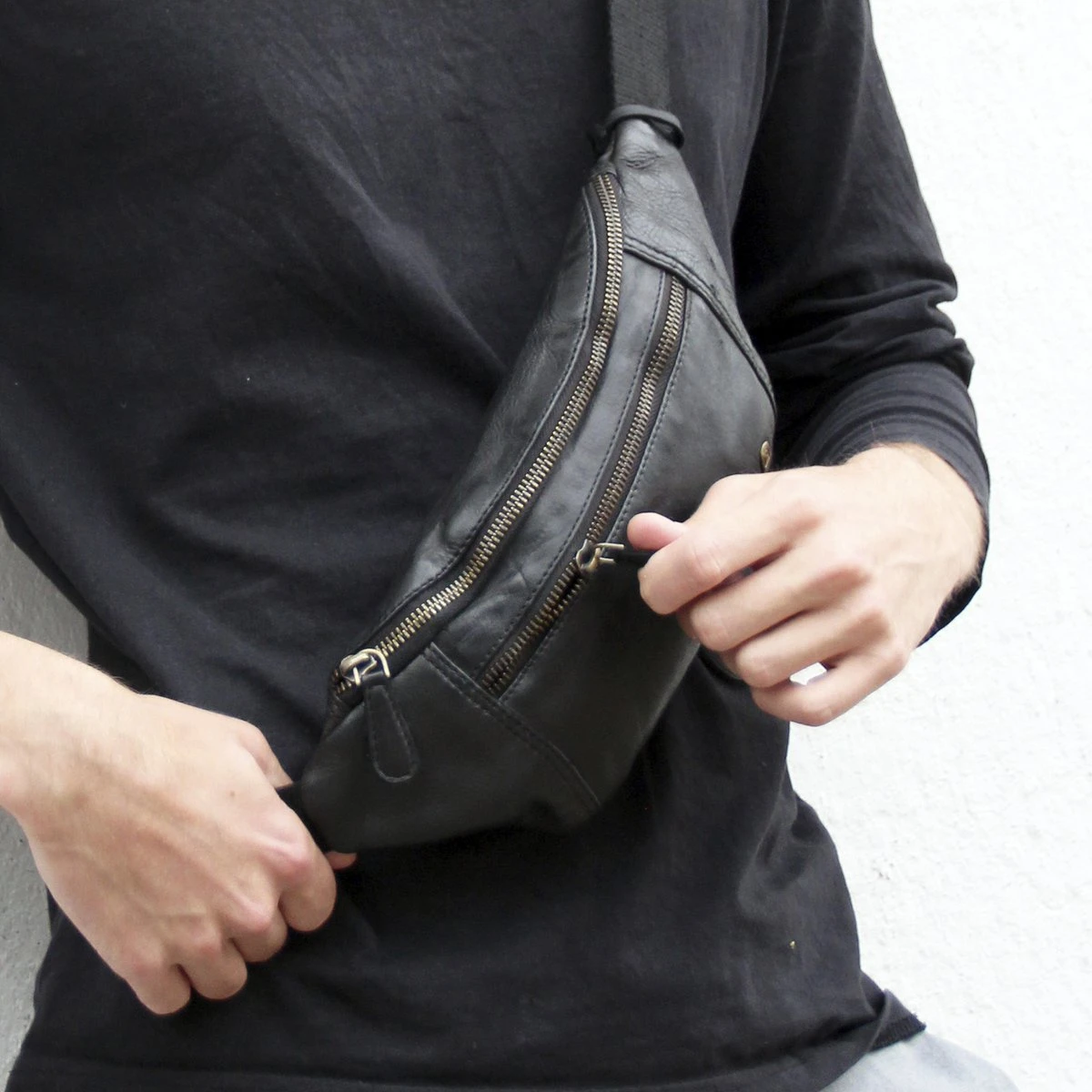 Roberto Romana Heuptas - BOLOGNA - Zwart - Echt Leer - 29x12x5cm - JU-48204 6 Roberto Romana Heuptas - BOLOGNA - Zwart - Echt Leer - 29x12x5cm - JU-48204 - Afbeelding 4