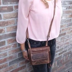 Leather Design Leren Schoudertasje / Heuptasje Groen 15 Leather Design Leren Schoudertasje / Heuptasje Groen -Liora Luxe Winkel 1200x1200 180