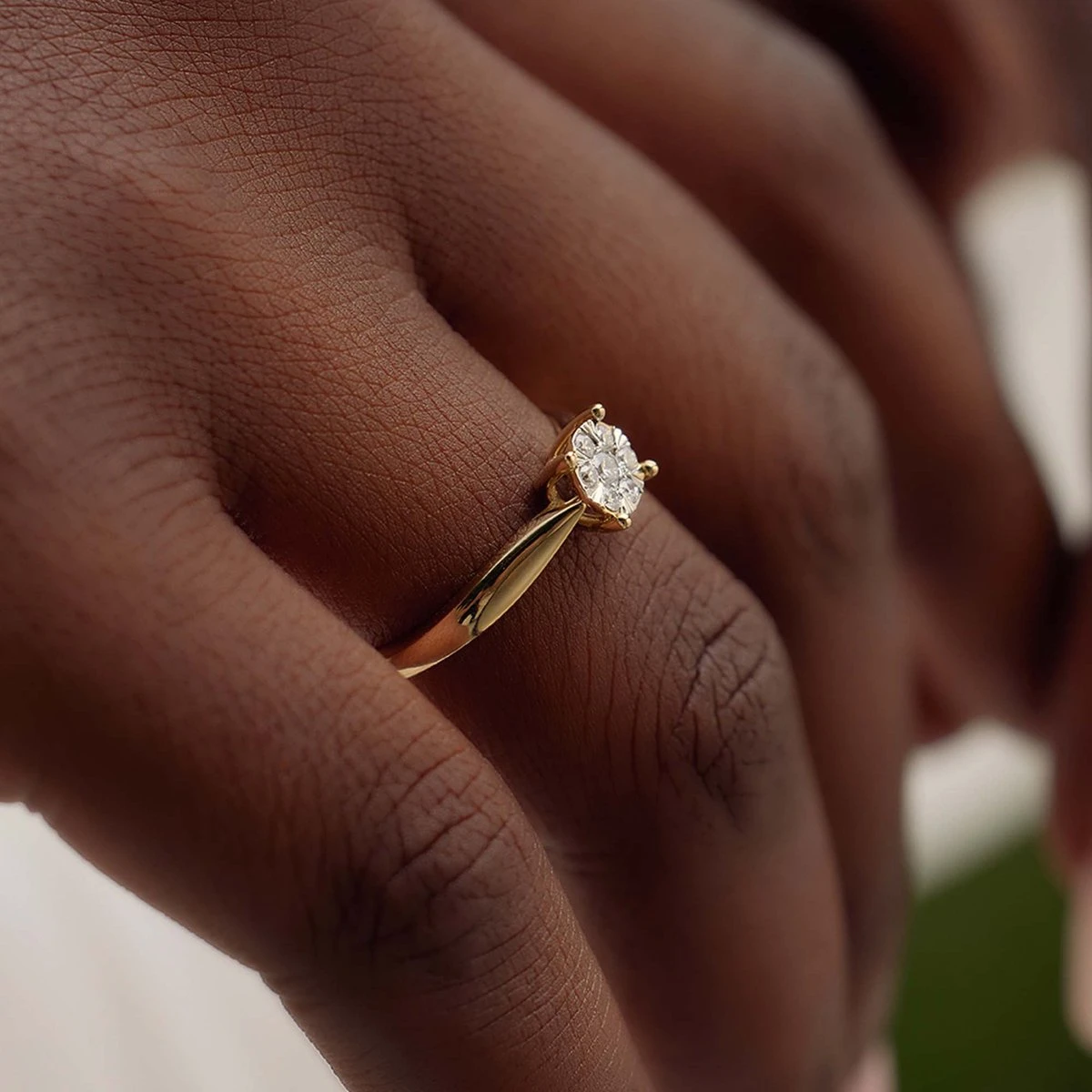 Isabel Bernard De La Paix Hanaé 14 Karaat Gouden Ring | Diamant 0.14 Ct | - Goudkleurig 3 Isabel Bernard De La Paix Hanaé 14 Karaat Gouden Ring | Diamant 0.14 Ct | - Goudkleurig