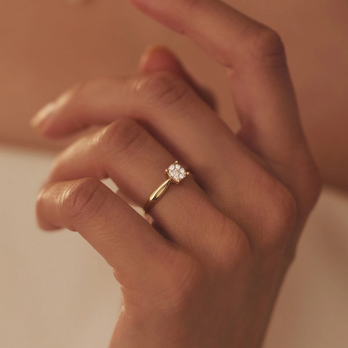 Isabel Bernard De La Paix Hanaé 14 Karaat Gouden Ring | Diamant 0.14 Ct | - Goudkleurig 8 Isabel Bernard De La Paix Hanaé 14 Karaat Gouden Ring | Diamant 0.14 Ct | - Goudkleurig - Afbeelding 6