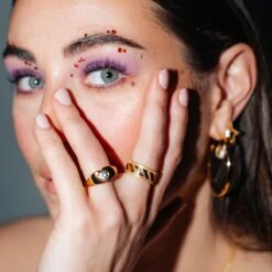 Rebelle Amsterdam - Dames Ring Goud - Ring Met Steentjes Goud - Diamanten Ring - Kleurrijk - Statement -Liora Luxe Winkel 1200x1200 358