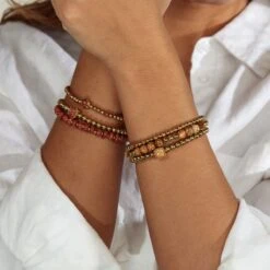 My Bendel - Gouden Armband Met Gold Sand Stone Edelsteen Bedel - Bedelarmband Met Bijzondere Combinatie Van Gold Sand Stone Edelsteen En Edelstaal - Met Luxe Cadeauverpakking -Liora Luxe Winkel 1200x1200 516