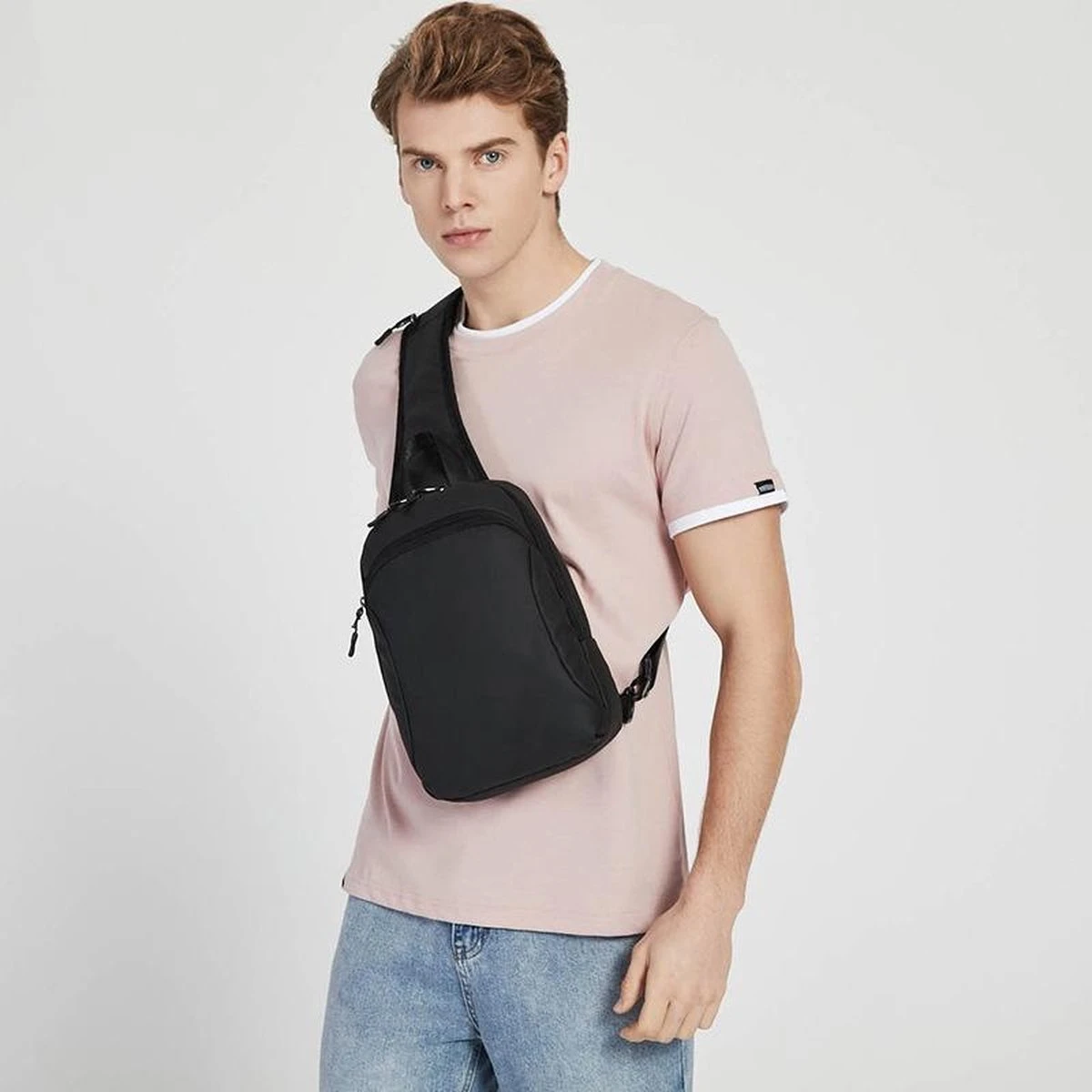 Pro-Care CrossBody Tas - Waterdicht - Universele Fit - Tablet 7.9 Inch - Telefoon Kabel Opening - Uniek Design - Zwart 11 Pro-Care CrossBody Tas - Waterdicht - Universele Fit - Tablet 7.9 Inch - Telefoon Kabel Opening - Uniek Design - Zwart - Afbeelding 9