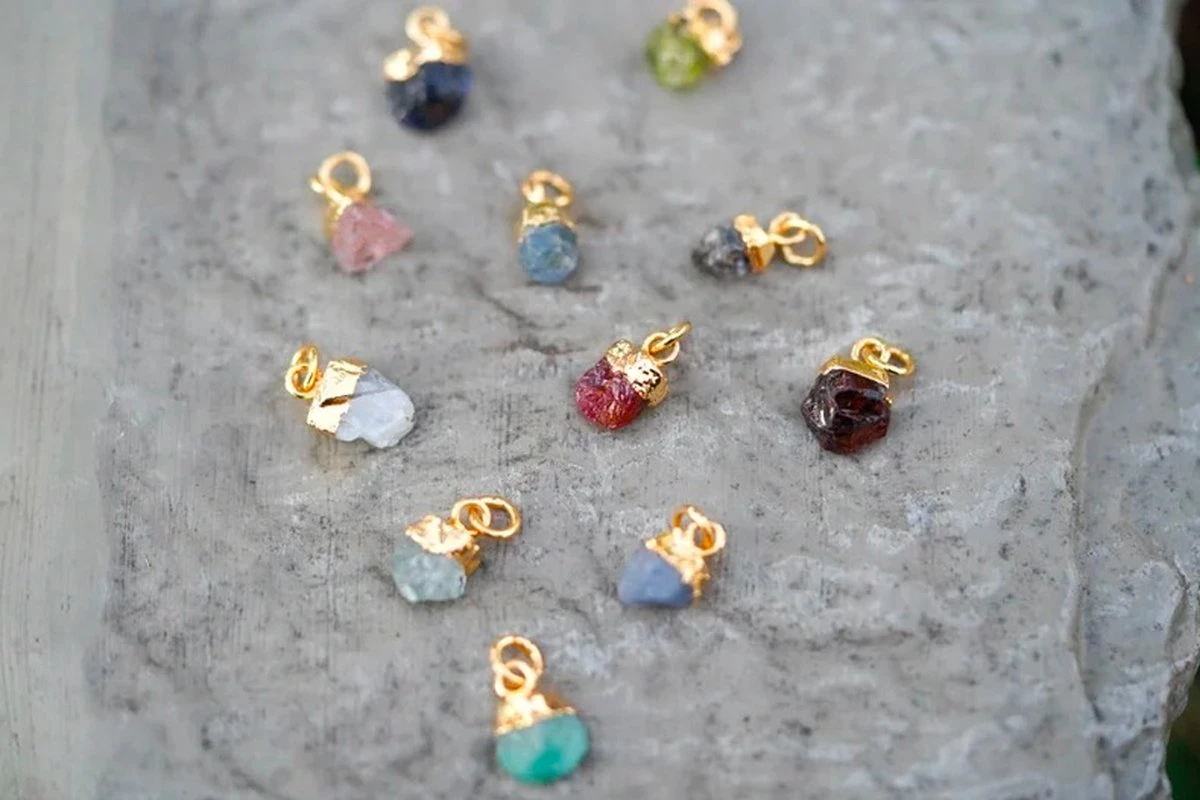 Bixorp Gems Ruwe Smaragd Hart Chakra Ketting - 18 Karaat Verguld Goud & Roestvrij Staal - 36cm + 8cm Verstelbaar 10 Bixorp Gems Ruwe Smaragd Hart Chakra Ketting - 18 Karaat Verguld Goud & Roestvrij Staal - 36cm + 8cm Verstelbaar - Afbeelding 8