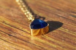 Bixorp Gems Geboortesteen Ketting September - Saffier - Zirkona Hanger Aan Goudkleurige Ketting - 45 + 5cm - Cadeau Voor Vrouwen -Liora Luxe Winkel 1200x800 19