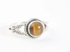 Fijne Bewerkte Zilveren Ring Met Tijgeroog - Maat 17