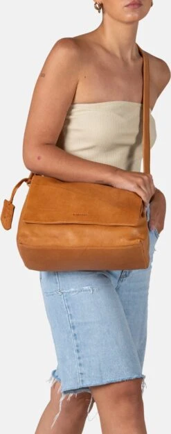 Burkely Just Jolie Dames Crossover Messenger Tas - Cognac -Liora Luxe Winkel 474x1200