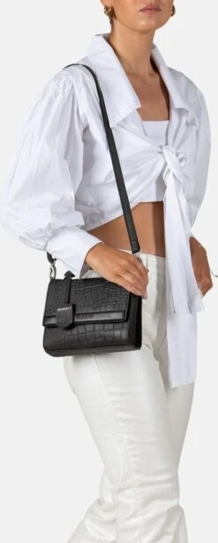 Burkely Casual Cayla Dames Handtas Klein Citybag Small - Zwart 13 Burkely Casual Cayla Dames Handtas Klein Citybag Small - Zwart -Liora Luxe Winkel 483x1200