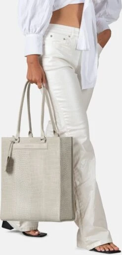 Burkely Casual Cayla Dames Shopper 14" - Gebroken Wit -Liora Luxe Winkel 575x1200 5