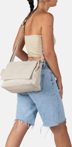 Burkely Just Jolie Dames Crossover Messenger Tas - Wit -Liora Luxe Winkel 590x1200 1