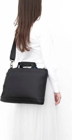 Nava Design Cross Briefcase Slim Schoudertas 15.6'' Black/Blue 19 Nava Design Cross Briefcase Slim Schoudertas 15.6'' Black/Blue -Liora Luxe Winkel 616x1200 2