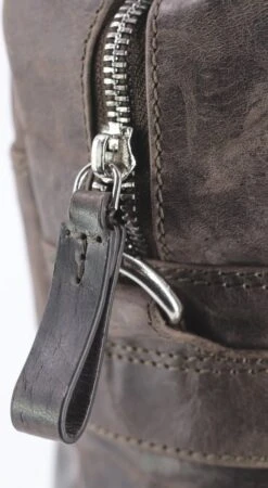 Roberto Romano Schoudertas - CATANIA - Bruin - Echt Leer - 28x40x9cm - JU-48212 -Liora Luxe Winkel 659x1200 2