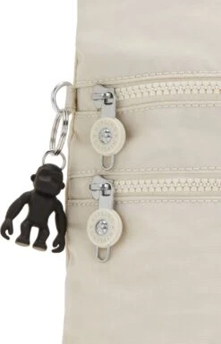 Kipling ALVAR Crossbody - Light Sand -Liora Luxe Winkel 770x1200 1