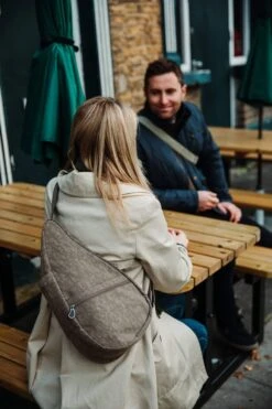 Healthy Back Bag Textured Nylon S Truffle -Liora Luxe Winkel 800x1200 14