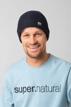 Super.Natural Merino Basic - Olive Night - Maat Unisex_One Size -Liora Luxe Winkel 801x1200 1