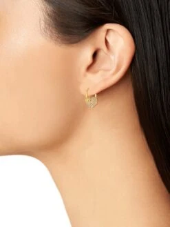 Zatthu Jewelry - N22FW566 - Judy Zirkonia Hart Oorbellen Goud 7 Zatthu Jewelry - N22FW566 - Judy Zirkonia Hart Oorbellen Goud -Liora Luxe Winkel 900x1200 18