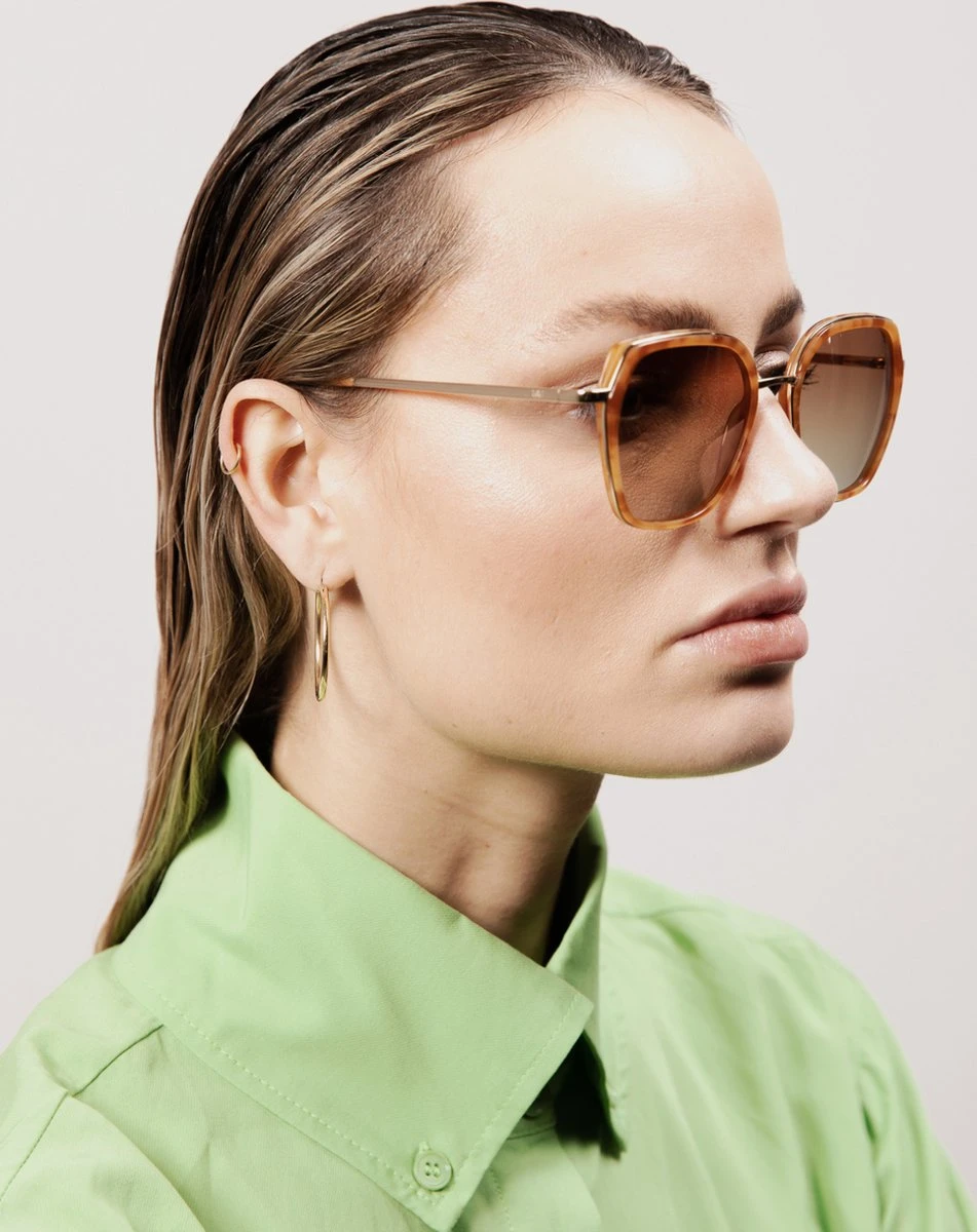 IKKI DONNA 73-20 Dames Zonnebril - Handgemaakt - Plantaardig Acetaat - Gepolariseerd - Oranje Turtle - Gradiënt Bruin 6 IKKI DONNA 73-20 Dames Zonnebril - Handgemaakt - Plantaardig Acetaat - Gepolariseerd - Oranje Turtle - Gradiënt Bruin - Afbeelding 4